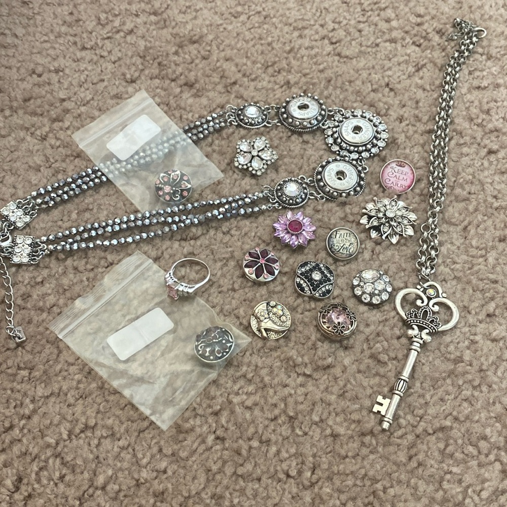 Ginger Snap jewelry with Vintage necklace with silver/pink ring sz 8. Snap on!